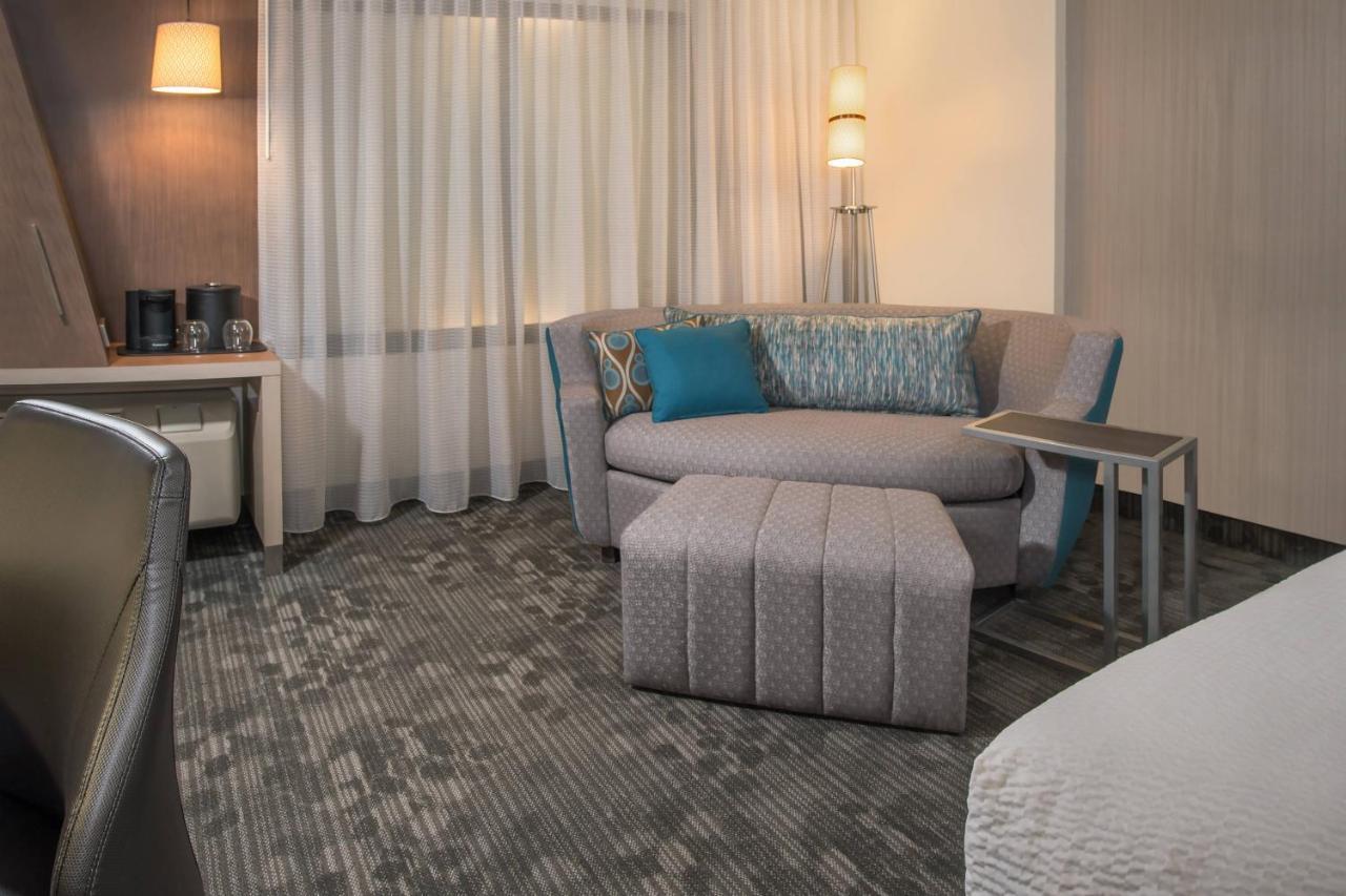 Courtyard By Marriott New York Queens, Jamaica Екстер'єр фото