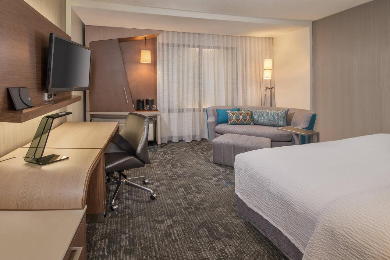 Courtyard By Marriott New York Queens, Jamaica Екстер'єр фото